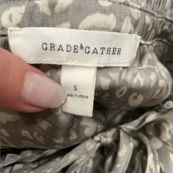 Grade & Gather Womens Boho Gray  Animal Print Blouse Smocked Long Sleeve Ruffles - Picture 6 of 9